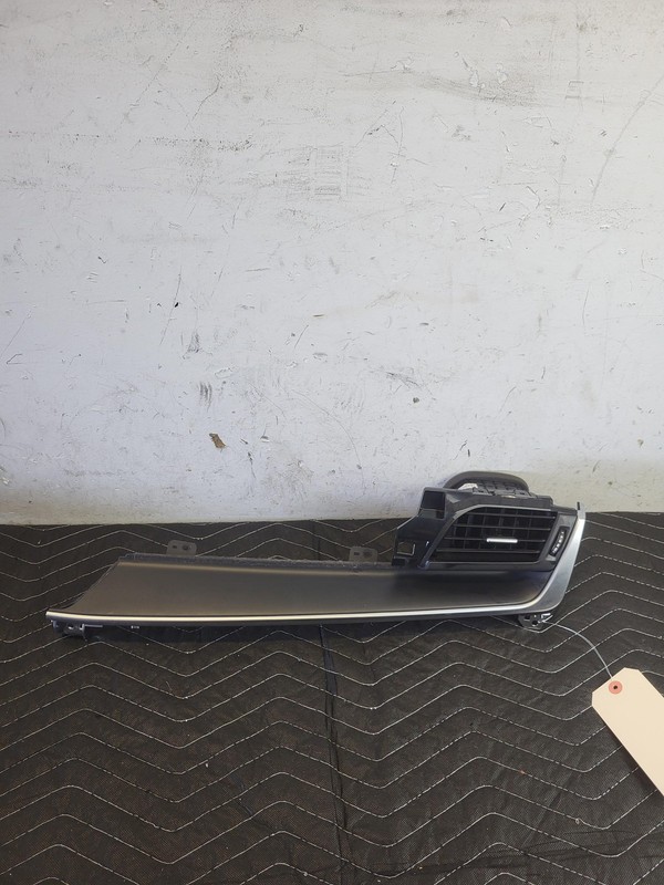 Used Oem Nissan Right Dash Outer A/C Air Vent & Trim Panel for 2021-2023 Rogue