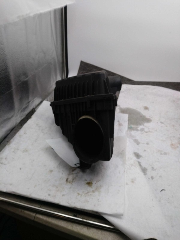 2019 GMC Acadia Air Cleaner Assembly OEM 2.5L Black 72000 Miles Used
