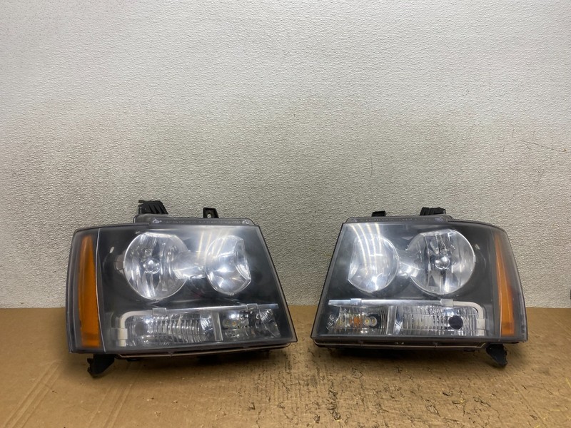 2007 to 2013 Chevrolet Suburban Tahoe Left+Right Set Headlights TYC V8698 DW