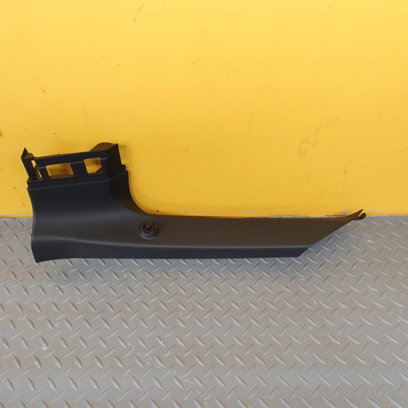 2024-2026 BMW X2 U10 REAR RIGHT PASSENGER SIDE LIFTGATE TRIM OEM 5A31018