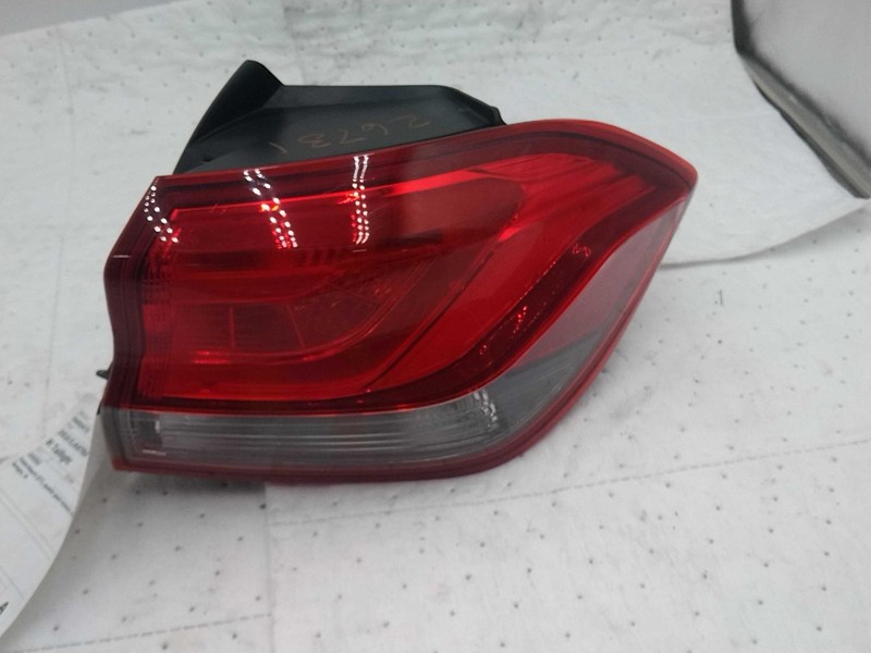 2018 Hyundai Elantra Right Tail Light Assembly Silver Used OEM 647530