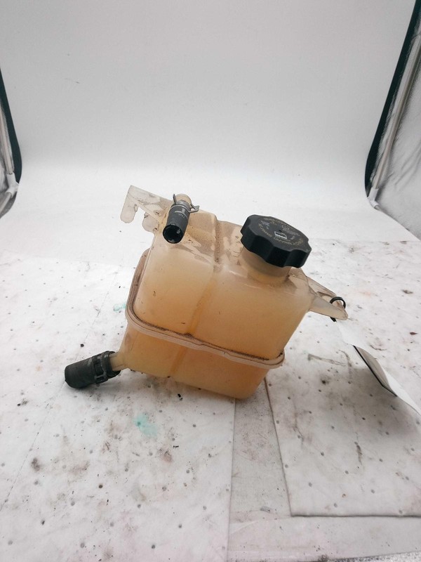 2008 Saturn VUE Engine Coolant Reservoir Red OEM 20813489 3.60L 130K Miles