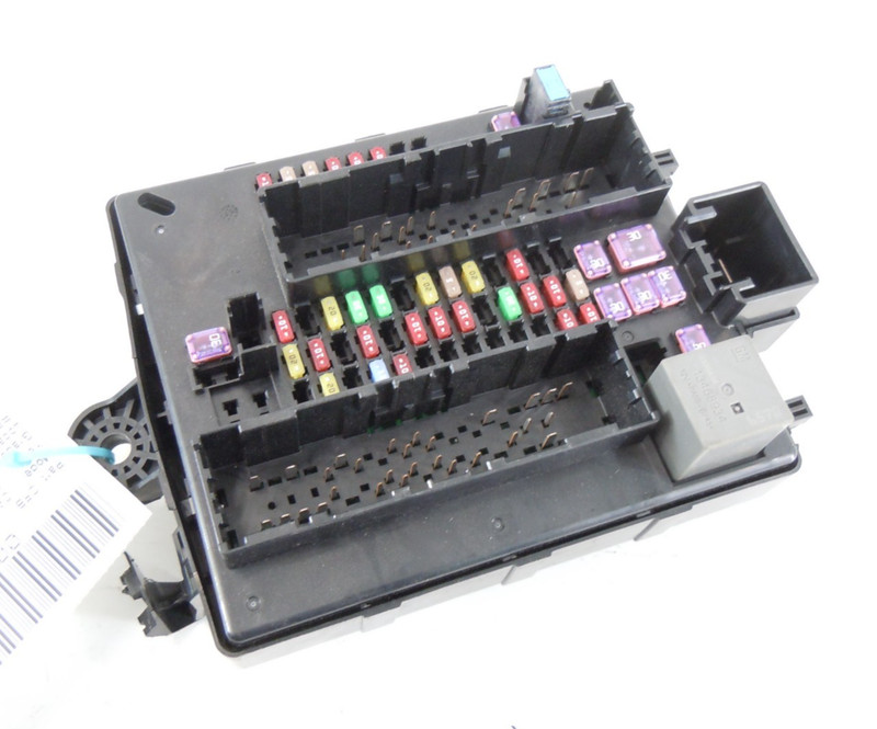 2024 24 Cadillac XT6 Rear Cabin Relay Fuse Box OEM 84799960