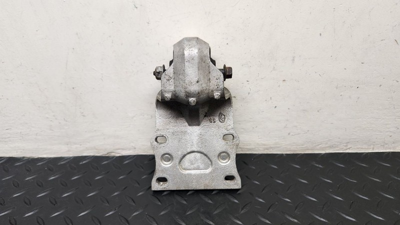 97-05 Chevrolet Venture 3.4L Engine Mount Strut Bracket OEM 10274661
