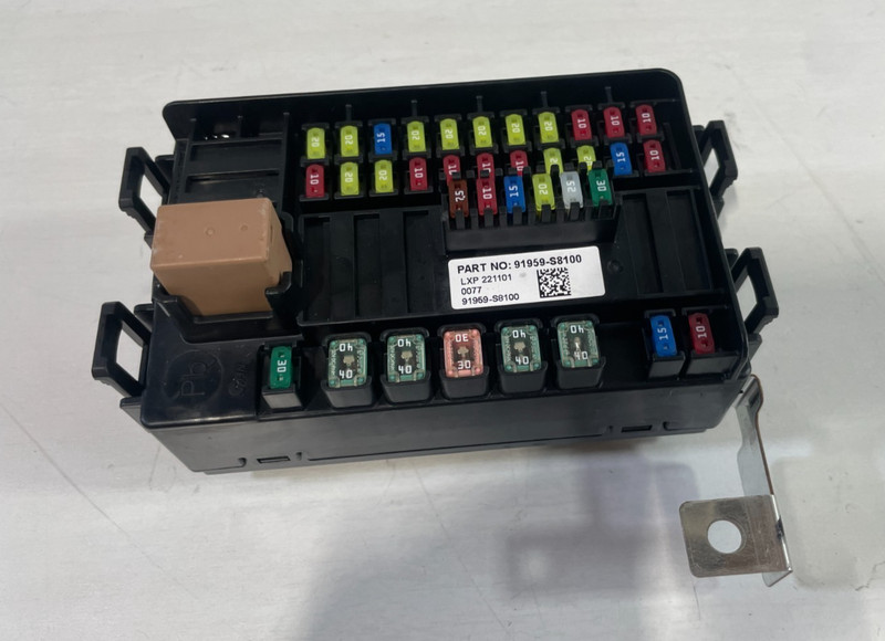 2023 - 2025 HYUNDAI PALISADE ENGINE BAY FUSE RELAY BOX91959-S8100 # 105152