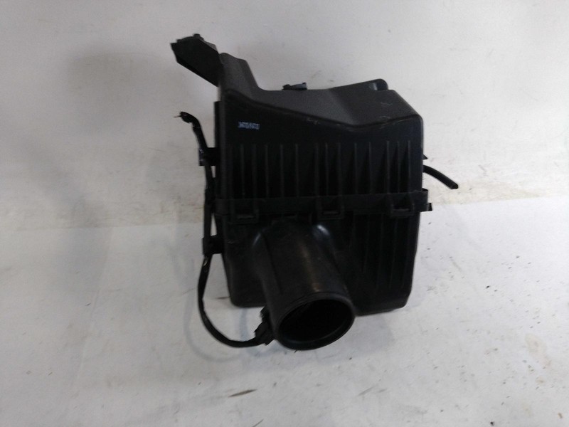 2021 Nissan Titan Air Cleaner Assembly OEM 16500EZ31A Used 55K Miles Red