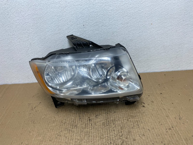 2011-2013 Jeep Grand Cherokee Right Passenger Halogen Headlight AC4141 DW