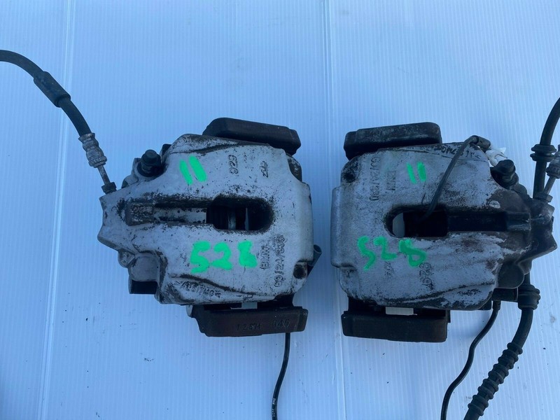 11-16 BMW F10 528i RWD FRONT LEFT / RIGHT BRAKE CALIPER SET PAIR OEM