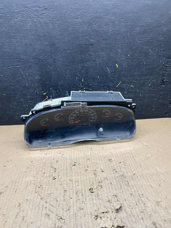 2001 - 2002 Ford Econoline E250 E350 Van Speedometer Instrument Cluster t1657 DG
