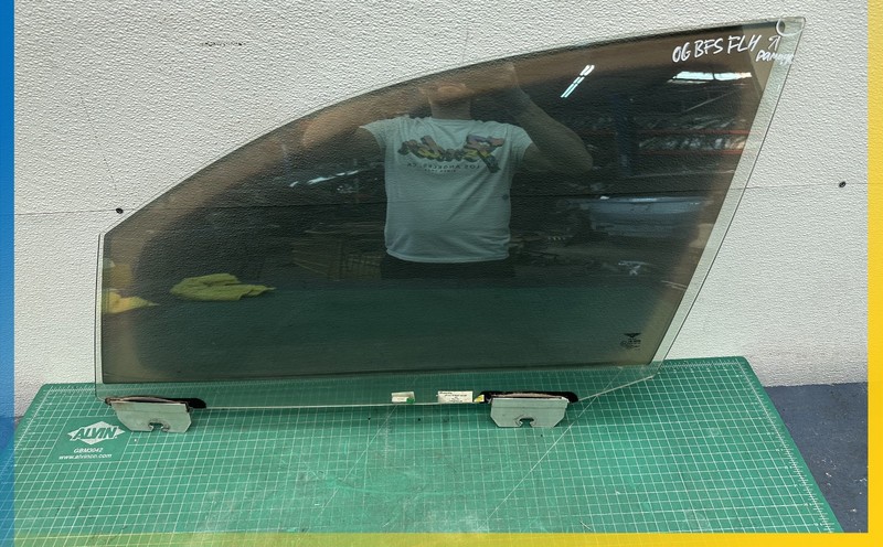 06-12 BENTLEY Flying Spur FRONT LEFT DRIVER SIDE DOOR WINDOW GLASS OEM