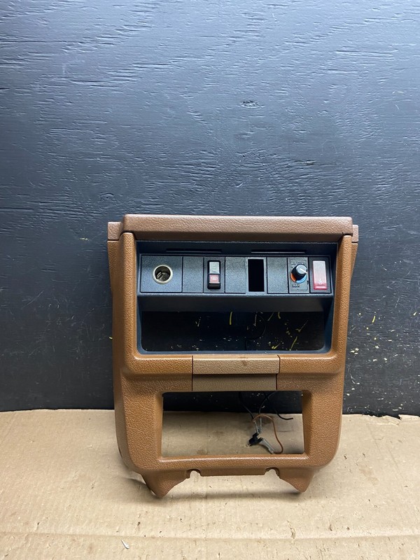 1986 to 1990 Volvo 244 Center Dash Panel Y5518 PS