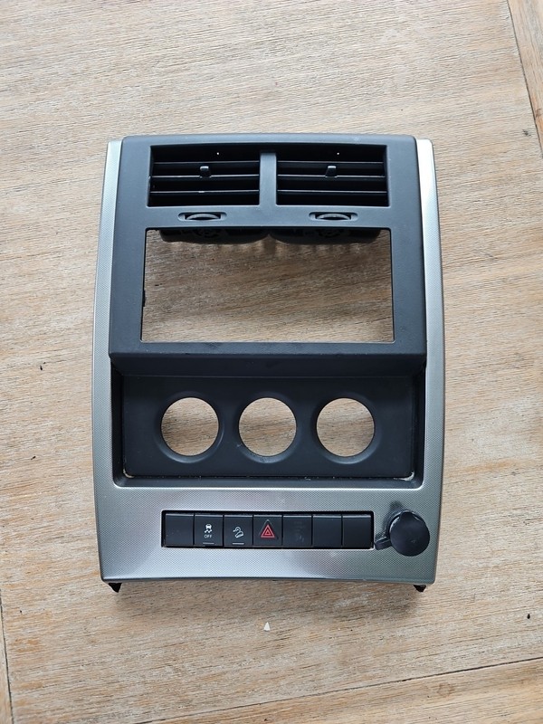 08-12 Jeep Liberty Dash Climate Temperature Control Radio Bezel M4347 DG vents