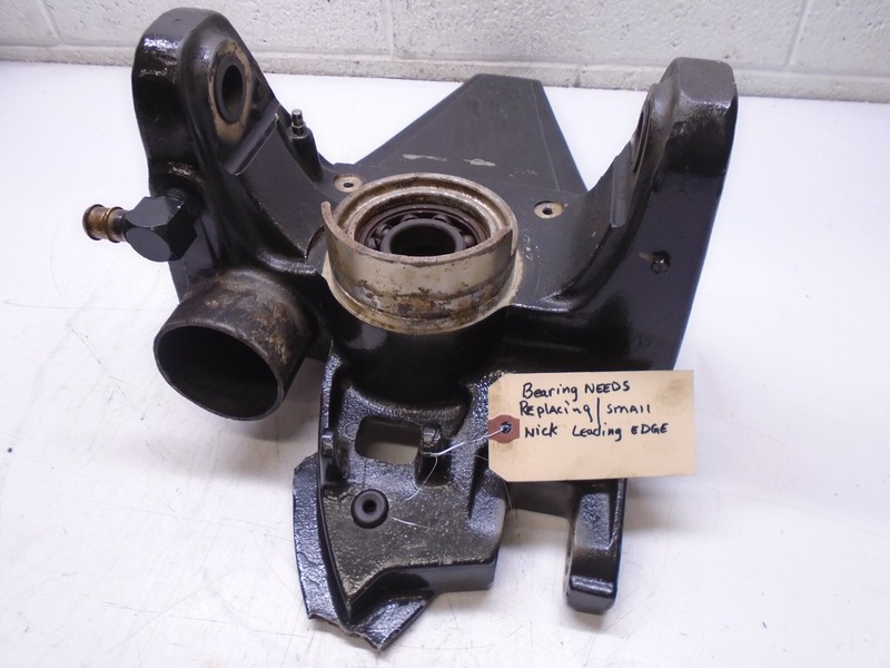 U4 OEM Mercury Force 1989-91 L-Drive 85-125 Hp U-Joint Housing 817980A 2 819010