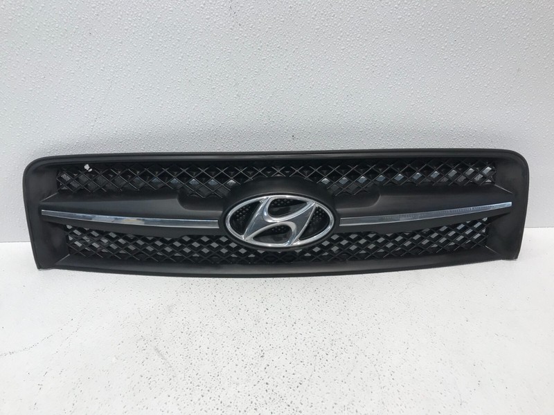 05-08 Hyundai Tucson Grille Grill Emblem OEM 86351-2E000
