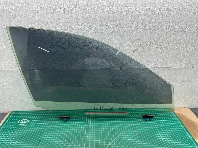 14-15 LEXUS IS250 - FRONT RIGHT PASSENGER SIDE DOOR WINDOW GLASS OEM 68101-53070