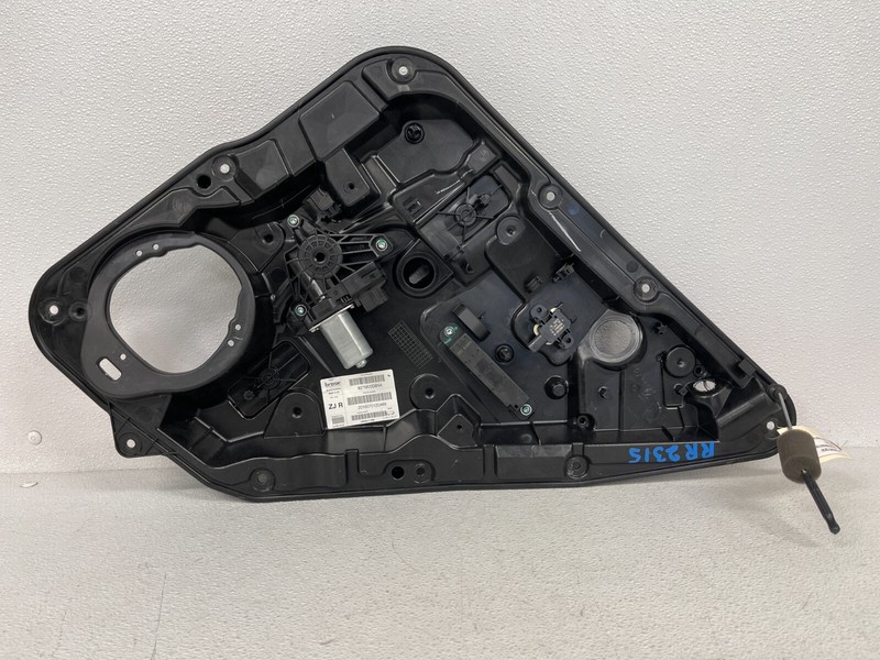 ⭐2017-2019 INFINITI QX30 REAR RIGHT PASS WINDOW REGULATOR MOTOR OEM LOT2315
