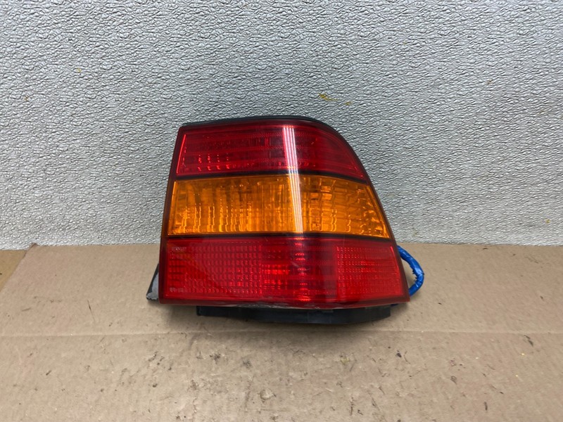 1998 1999 2000 Lexus LS400 Right Passenger RH Side Tail Light OEM Z6237 DW