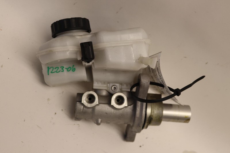 2020-2021 BMW M235I XDRIVE F44 POWER BRAKE MASTER CYLINDER W/ TANK OEM