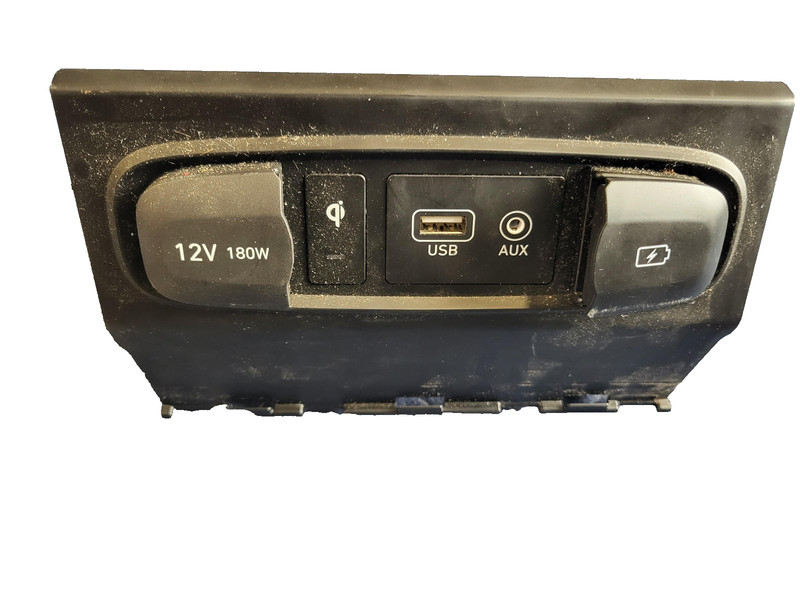 Used Oem Hyundai Center Console AUX Audio & USB for 2019-2020 Santa Fe