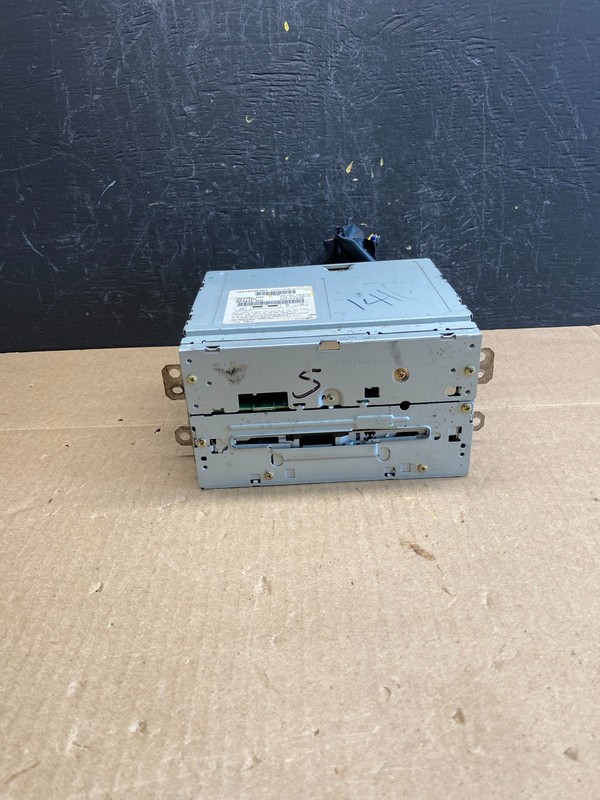 2004 2005 Nissan Armada QX56 Radio Stereo Audio CD Player Receiver AC6272 DG