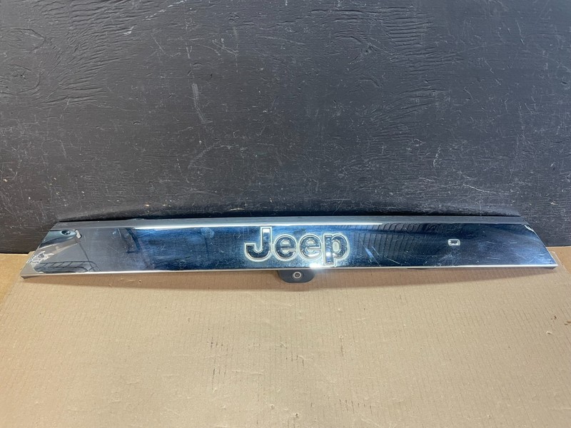 2011-2013 Jeep Grand Cherokee Liftgate Garnish Molding Trim W/ Camera AE3461 DG