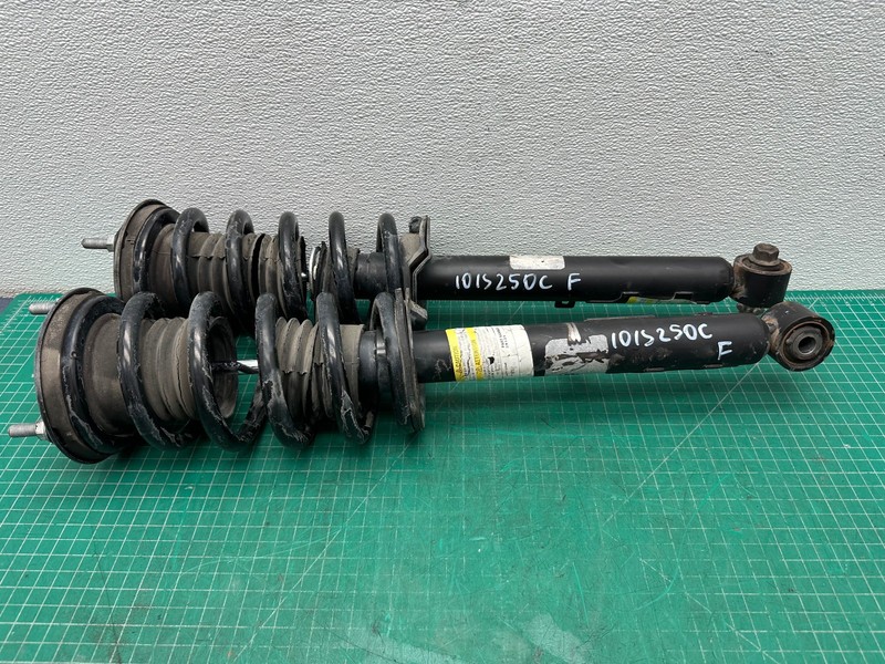 10-15 Lexus IS250 IS350 FRONT SUSPENSION SHOCK ABSORBER STRUT W SPRINGS PAIR OEM