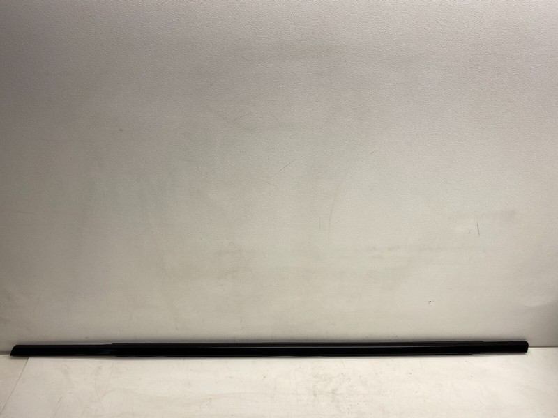 2015-2017 CHRYSLER 200 LEFT FRONT DOOR EXTERIOR WINDOW MOLDING BET TRIM BLACK