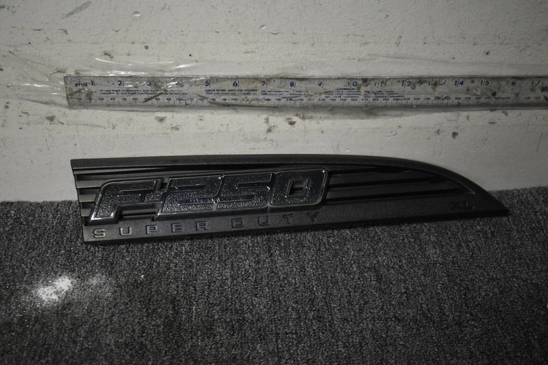 2011-2016 FORD F250 SUPER DUTY RIGHT SIDE FENDER EMBLEM FACTORY OEM