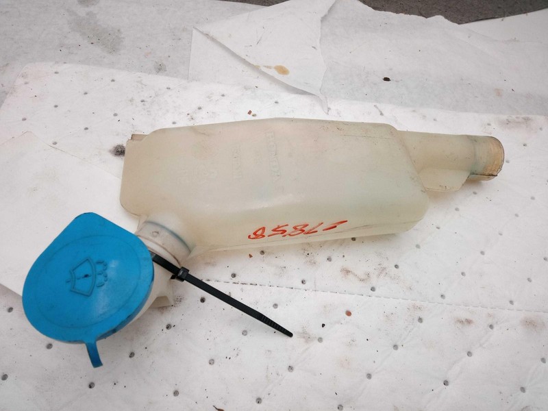 2004 Honda CR-V Washer Fluid Reservoir OEM 2.40L White 76840S9A003