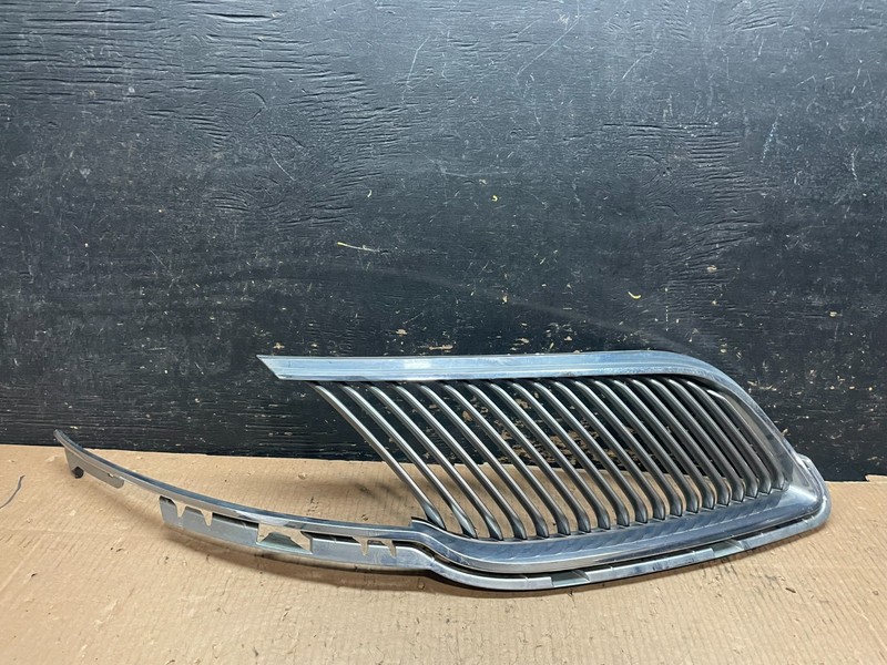 2013 to 2016 Lincoln MKT Right Passenger Side Grille Grill OEM Y6451 DG
