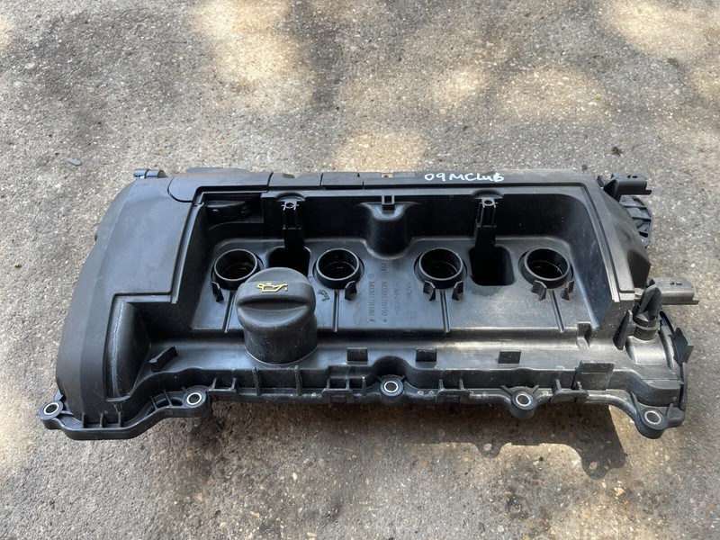07-10 Mini Cooper Base N12 ENGINE VALVE COVER OEM