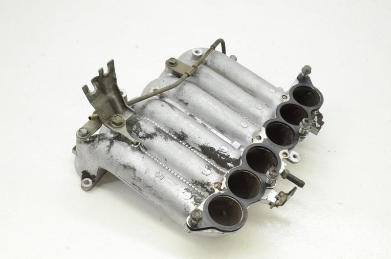1996-2000 Toyota 4 Runner SR5 3.4L 2WD Intermediate Engine Intake Manifold