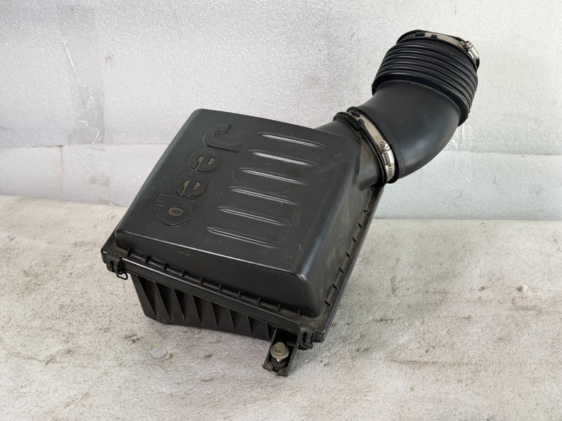 1999-2004 Jeep Grand Cherokee Air Cleaner Filter Box Assembly 4.0L 4.7L OEM