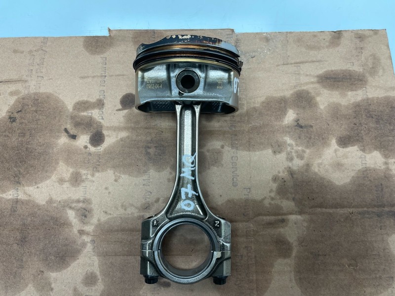 2007 Maserati Quattroporte 4.2L V8 engine PISTON WITH CONNECTING ROD OEM