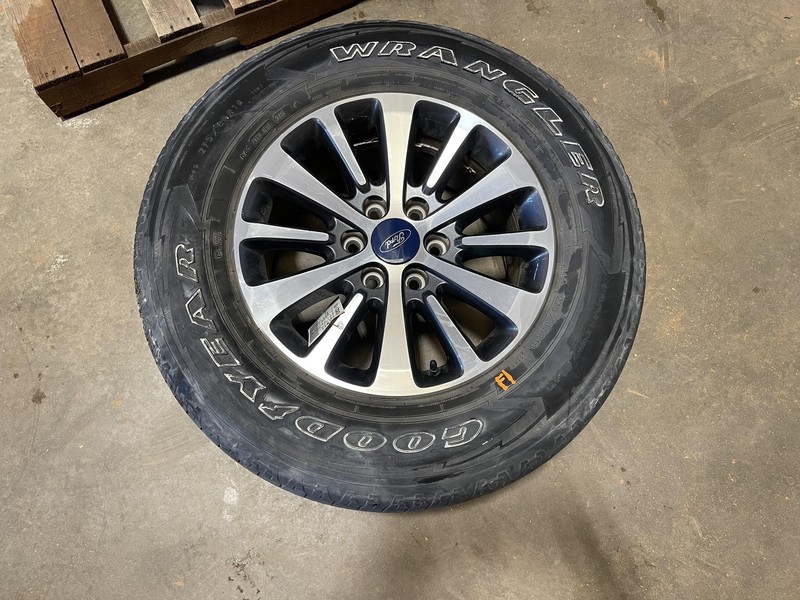 2015-2017 FORD EXPEDITION WHEEL RIM TIRE GOODYEAR 275/65 R18x8.5 12 SPOKE OEM