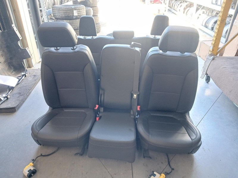 20-'24 CHEVROLET SILVERADO 2500 Extended Cab black vinyl manual Seat Set OEM