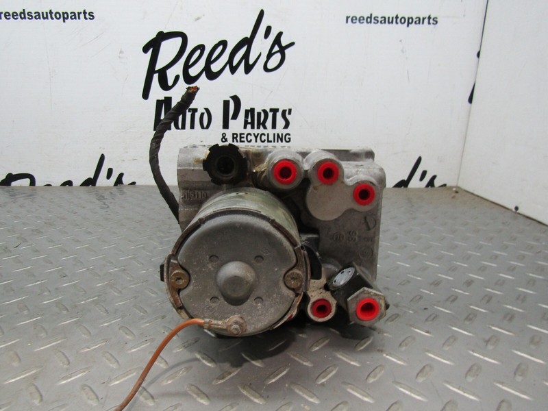 96-97 MERCEDES E320 ABS BRAKE CONTROL MODULE AND PUMP OEM