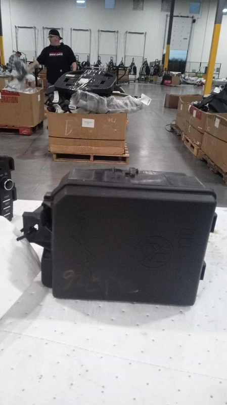 2019 Buick Encore Fuse Box OEM Brown 42604032 43K Miles SUV Parts