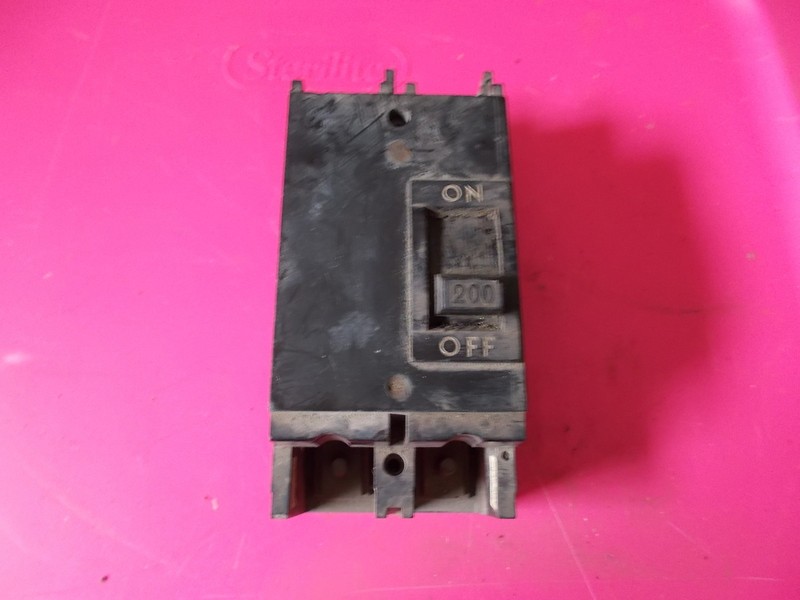Square D 2-Pole 200A 200-Amp Circuit Breaker 240VAC FA-39 *FREE SHIPPING*