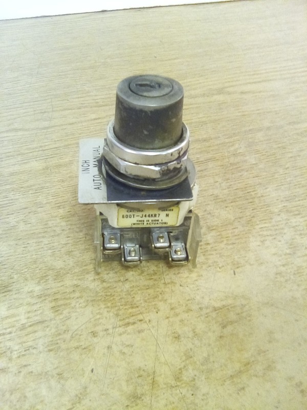 Allen Bradley 800T-J44KR7 Series N Selector Switch "NO KEY"
