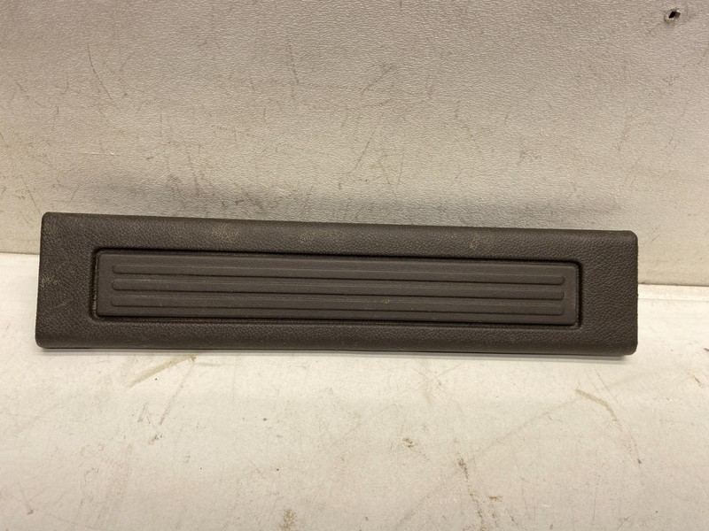 2013-2017 BUICK ENCLAVE RIGHT REAR DOOR INNER TRIM COVER SILL PLATE BROWN OEM