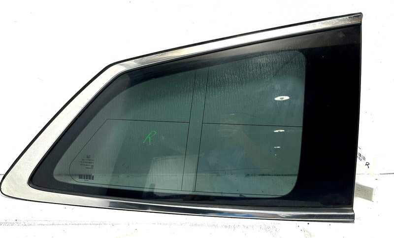 2016-2018 HONDA PILOT REAR RIGHT PASSENGER SIDE DOOR QUARTER GLASS WINDOW OEM