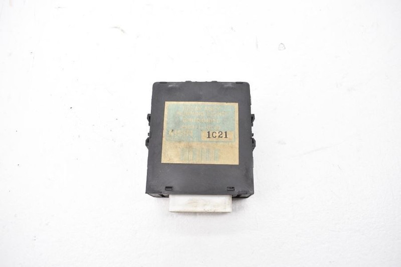 2001-2004 TOYOTA TACOMA 2.7L 3RZFE RUNNING LIGHT MODULE ECM 82810-04011