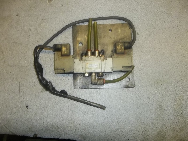 SMC SY5220-5D-N7T-PT Valve w/ Bigger Flat Bracket *FREE SHIPPING*