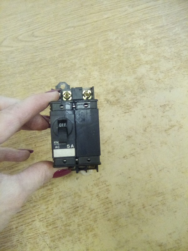 Fuji CP32EI/5K Circuit Protector AC 5A W/Socket