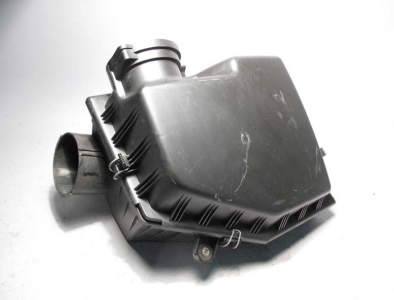 BMW N62 V8 4.4L Engine Intake Muffler Air Filter Housing 2004-2005 USED OEM