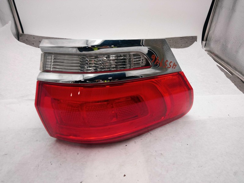 Used Left Tail Light Assembly fits: 2014 Jeep Grand cherokee quarter panel mount
