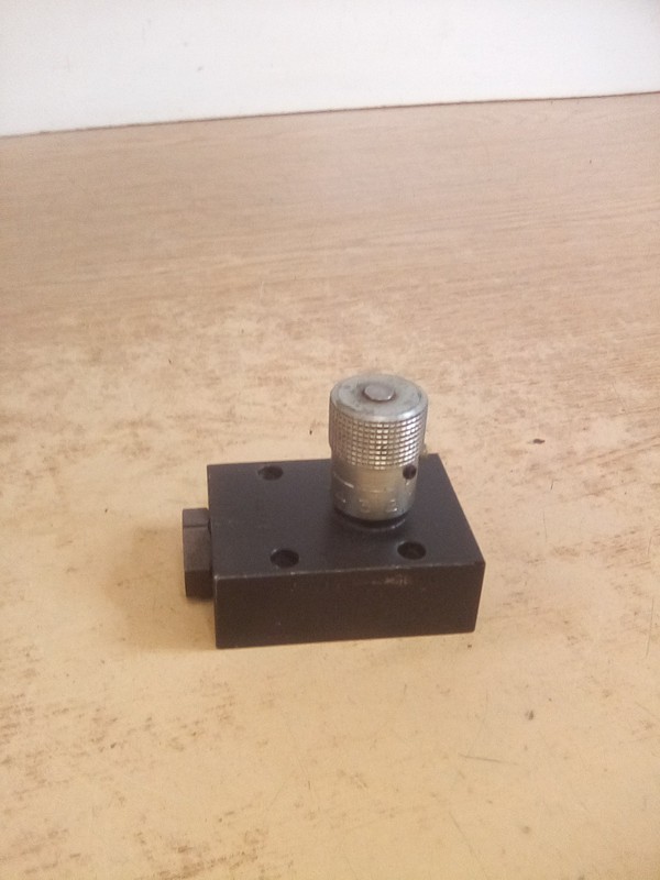 Parker FS600S-13AR Flow Control Valve 3000PSI 8GPM