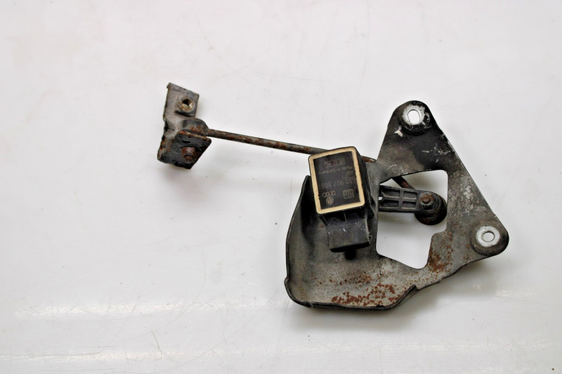 1999-2006 AUDI TT MK1 QUATTRO FRONT LEFT HEADLIGHT SELF LEVELING SENSOR 05B