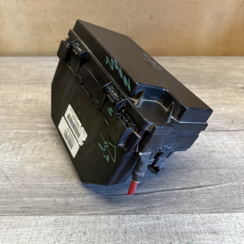 04692335AI I 11-12 Dodge Grand Caravan Volkswagen Routan Chrysler Town Fuse Box